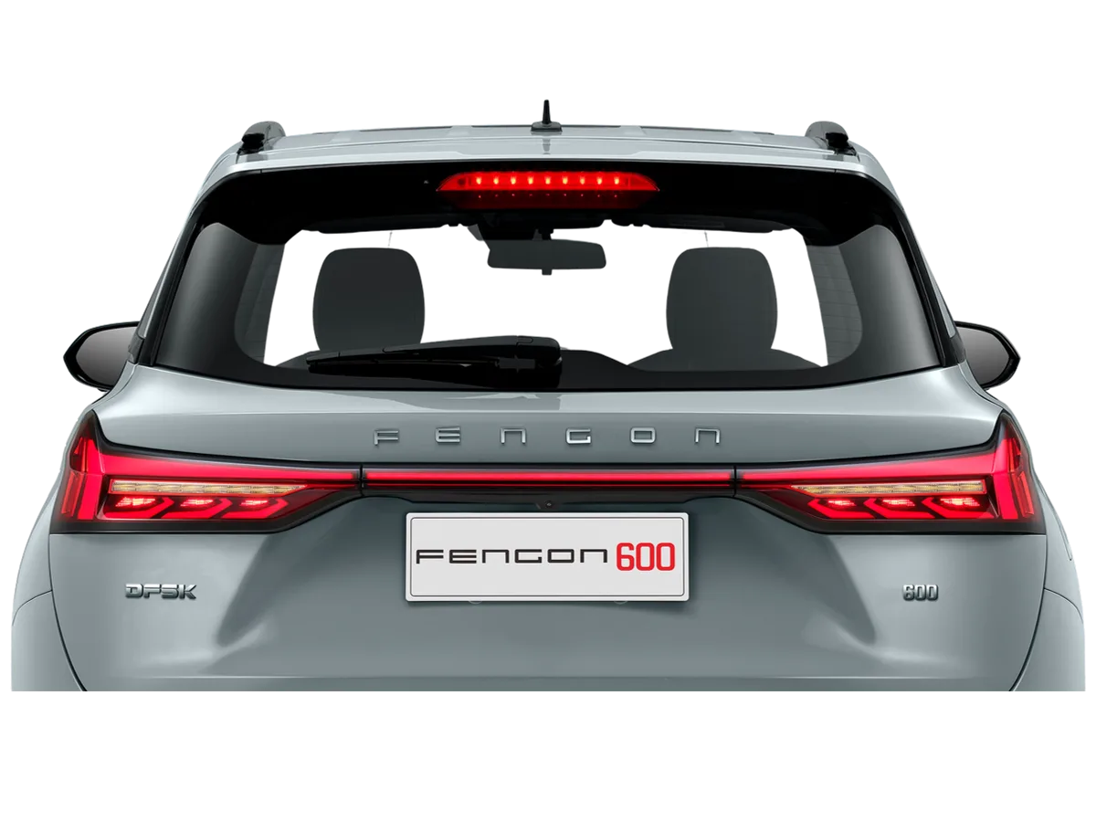 Heckansicht des DFSK Fengon 600 SUV mit beleuchtetem Leuchtenband und Logo.
