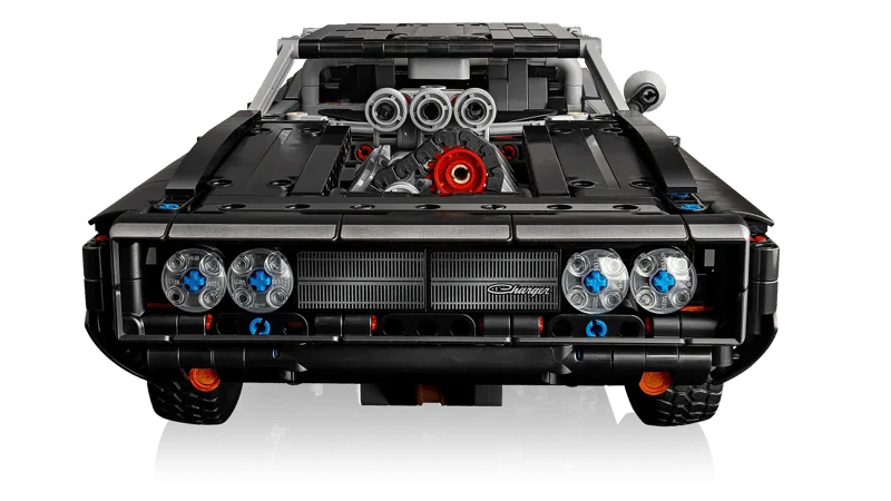 Frontansicht des LEGO Technic Fast & Furious Dodge Charger R/T mit V8-Motor