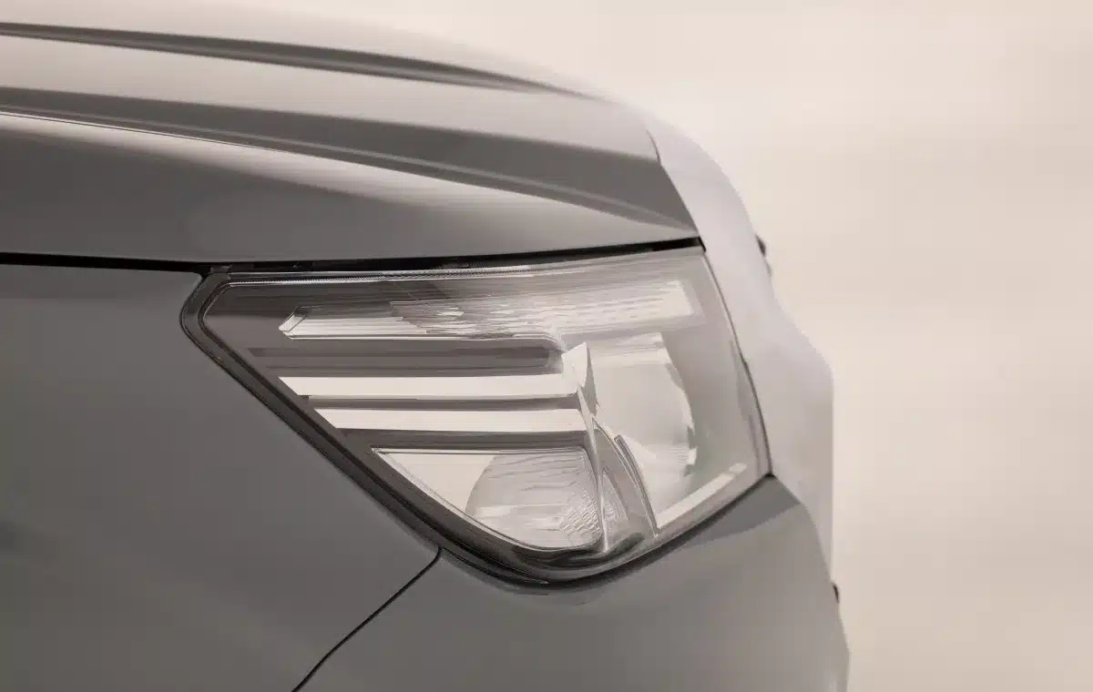 Nahaufnahme des LED-Scheinwerfers eines DONGFENG Rich 6 Pick-ups