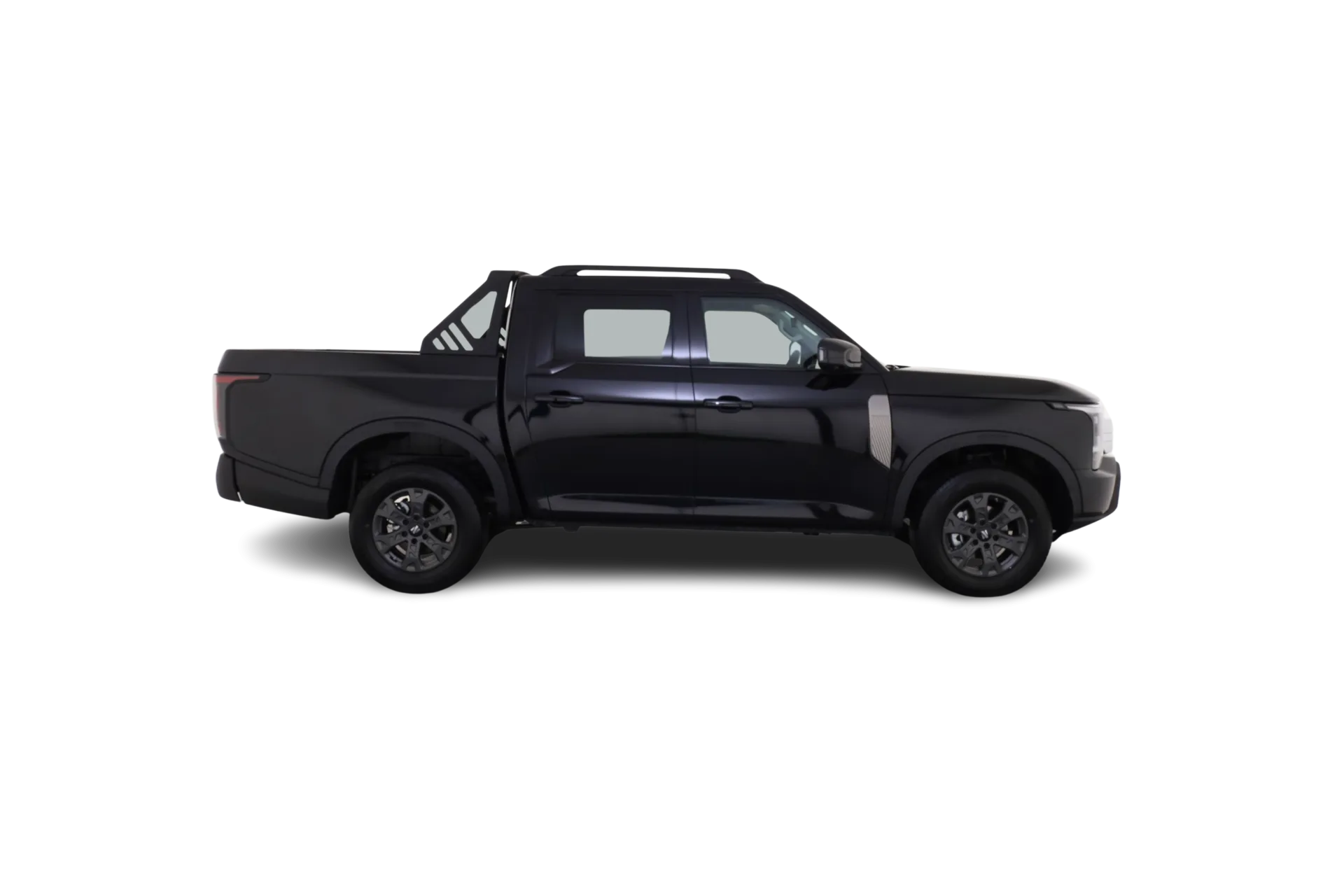 Schwarzer DONGFENG Rich 9 Pickup seitlich aufgenommen vor schwarzem Hintergrund.