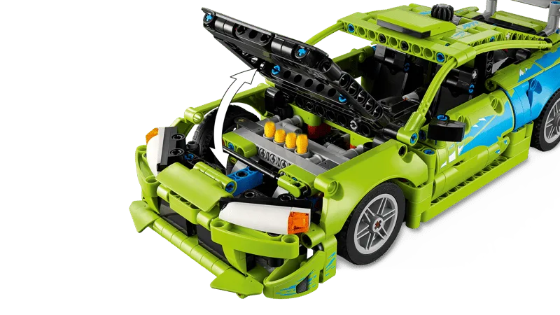 LEGO Technic Modell des Mitsubishi Eclipse aus Fast & Furious mit geöffneter Motorhaube und sichtbarem Motor