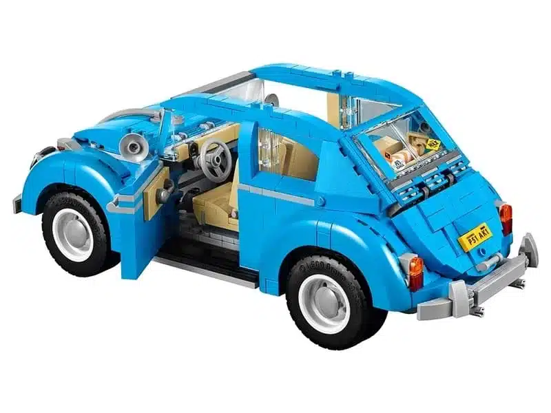 LEGO VW Käfer 10252, azurblau mit geöffneten Türen, Blick auf Innenraum und Details des Modells