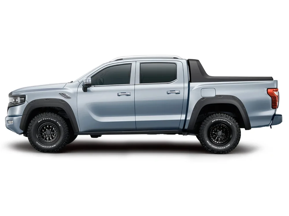 Foton 4 Pickup in silberner Lackierung, Seitenansicht.