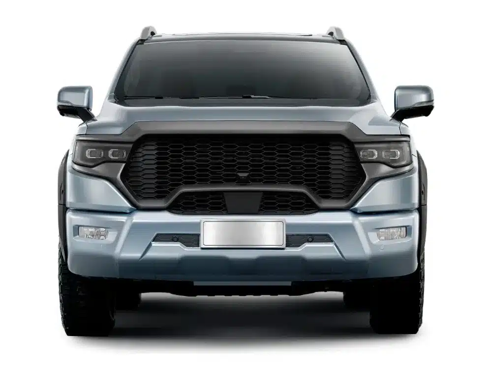Foton 4 Pickup von vorne mit wuchtigem Kühlergrill und breiter Karosserie.