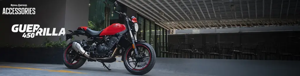 Royal Enfield Guerrilla 450 Apex Motorrad in roter Lackierung, seitliche Ansicht im modernen urbanen Umfeld