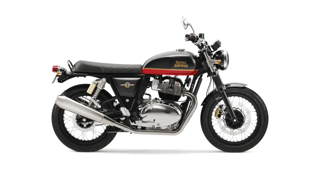 Royal Enfield Interceptor 650 Motorrad in Seitenansicht vor weißem Hintergrund