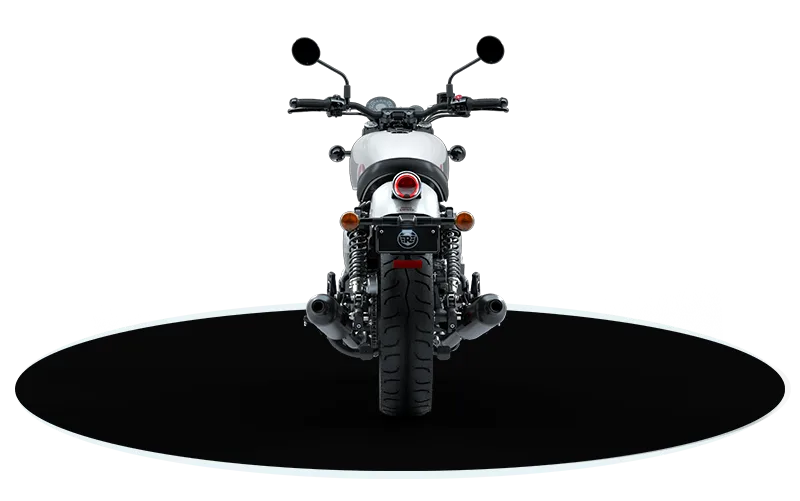 Royal Enfield Shotgun 650, Weiß, von hinten aufgenommen, freigestellt auf schwarzem Grund.