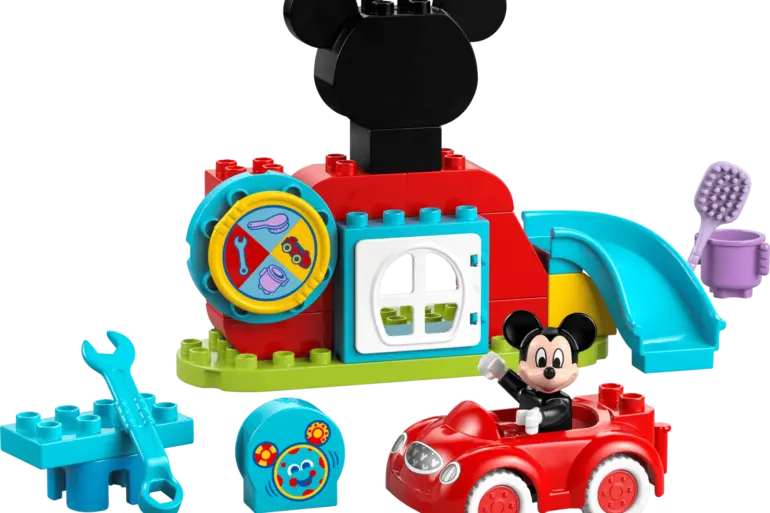 LEGO DUPLO Set mit Micky Maus, rotem Auto, Clubhaus und buntem Zubehör für Kleinkinder